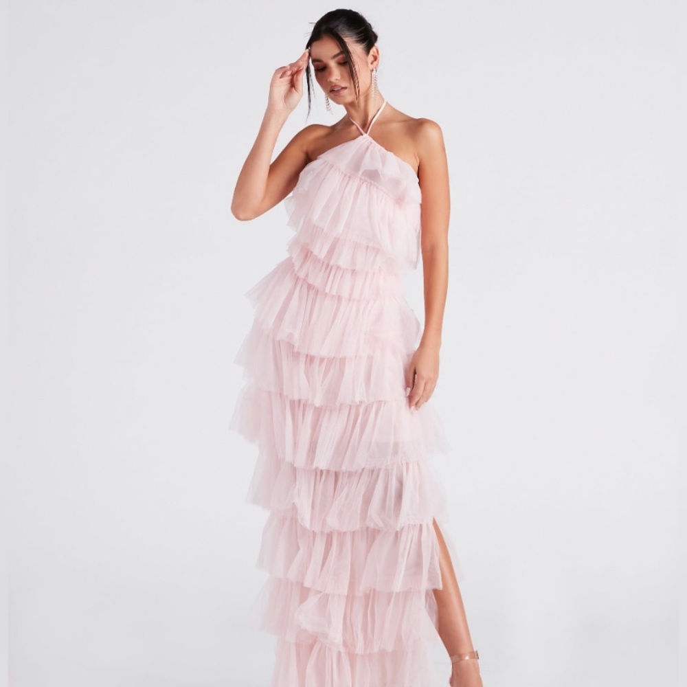 Light pink formal dress from Confetti